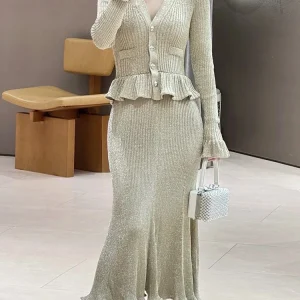 Abito in maglia arricciata con maniche a campana con scollo a V Abito elegante da donna a trapezio elasticizzato in oro 2025 Nuovo arrivo autunno 1