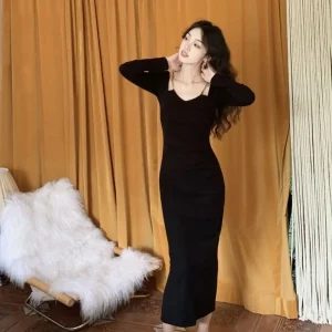 Elegante abito lungo rosso a portafoglio Abito di Capodanno con cinturino a catena Corpo dimagrante Abito longuette casual alla moda da donna di alta qualità 1