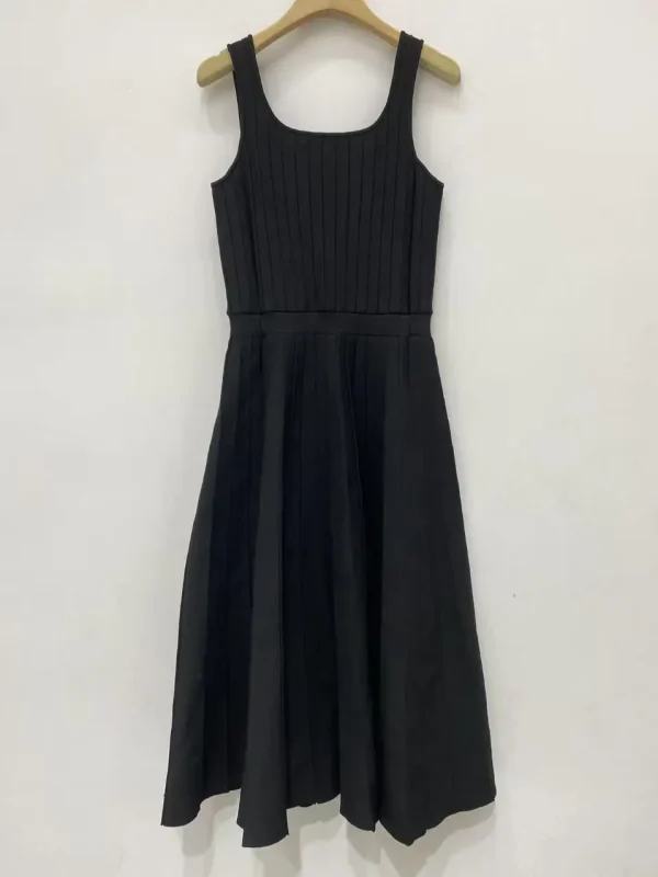 2025 Primavera delle nuove donne con scollo a U lavorato a maglia abito da donna senza maniche a vita alta sottile a-line abito di media lunghezza 4