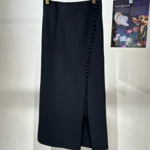 2025 nuova gonna a fessura elegante decorata con bottoni in pizzo autunno e inverno da donna 1