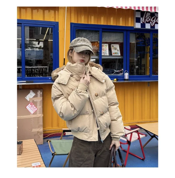 Giacca da donna in piumino corto in cotone dalla vestibilità ampia con cappello staccabile e collo in pelliccia Capispalla invernale caldo e ispessito Moda dimagrante 4