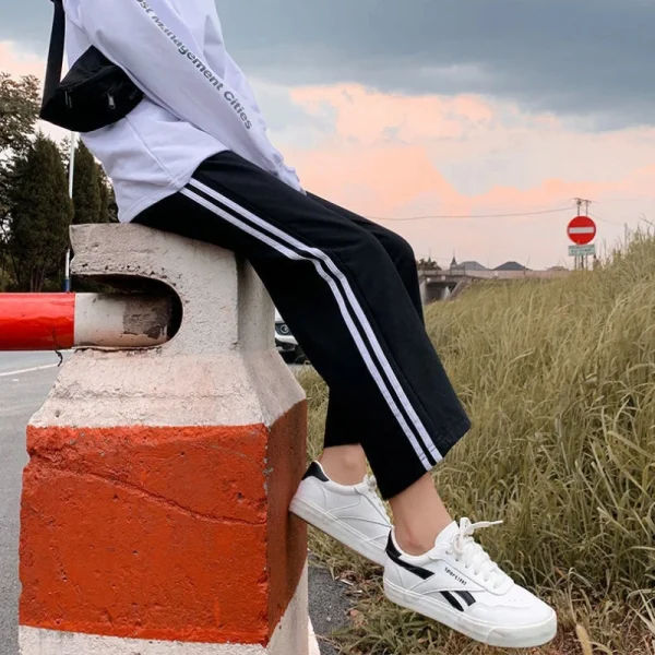 Pantaloni sportivi a gamba larga patchwork a righe in vita elastica stile preppy Pantaloni dritti casual primavera autunno Abbigliamento donna di moda 1