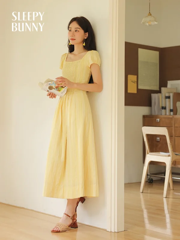 Dolce abito vintage con maniche a sbuffo da donna, scollo quadrato estivo, vita arricciata, linea ad A, abito lungo casual morbido e leggero, look quotidiano 1