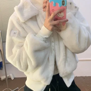 2025 Giacca a maniche lunghe con cappuccio corto in peluche morbido e caldo da donna autunno e inverno nuova 1