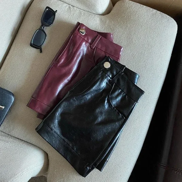 Gonne in pelle PU rosso vino per donna Clubwear sexy Minigonna in pelle avvolta sui fianchi Gonne corte antiriflesso autunno inverno femminile 2