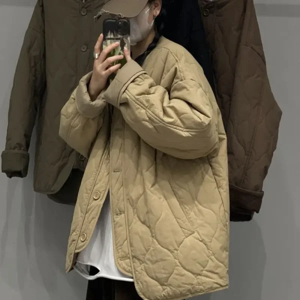 Giacca trapuntata vintage coreana Autunno Inverno Cappotto in cotone caldo Cappotto leggero da donna Manica lunga Design con bottoni Top streetwear 2
