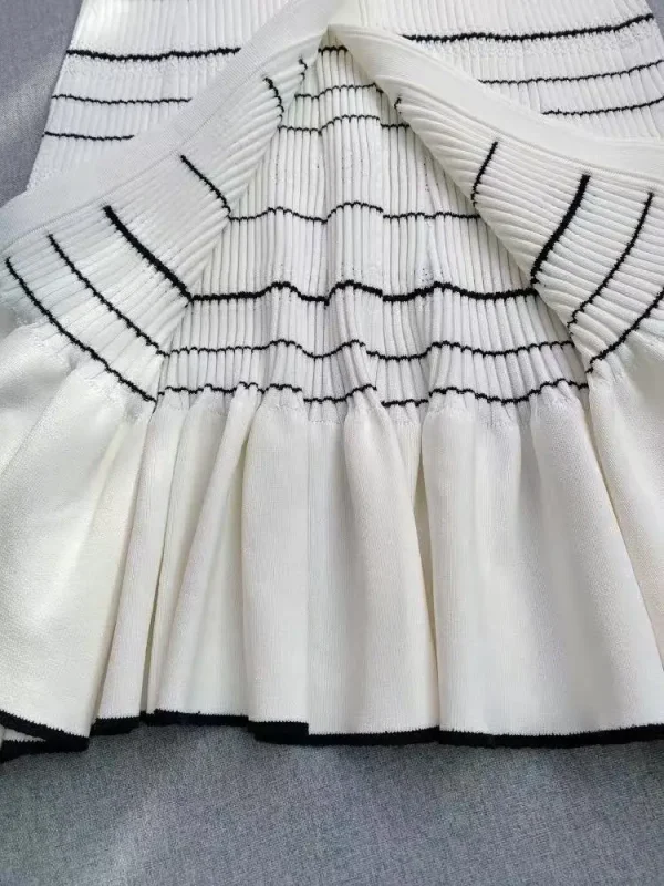2025 Primavera estate New Fashion Nero Bianco Contrasto di Colore Della Banda Abito in Maglia da Donna Elegante Bordo con Volant Sottile con Scollo a V Veste da Donna 3