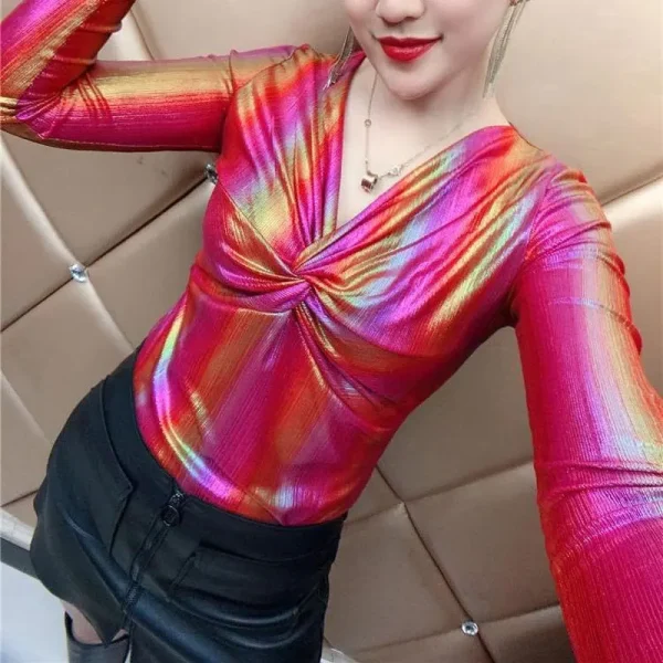 T-shirt slim coreana con colori a contrasto lucidi 2025 Primavera Autunno Manica lunga Abbigliamento femminile Sexy scollo a V Pieghe eleganti Pullover 3