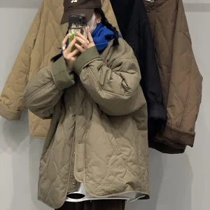 Giacca trapuntata vintage coreana Autunno Inverno Cappotto in cotone caldo Cappotto leggero da donna Manica lunga Design con bottoni Top streetwear 1