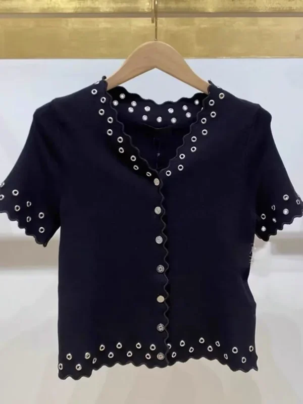 Abito da donna in maglia con bordo ondulato nero con decorazione a rivetti o set cardigan maglione a maniche corte femminile sottile 4