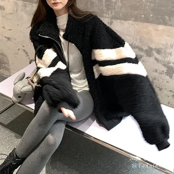 Giacca in pelliccia di agnello da donna allentata ispessita autunno inverno nuovo stile versione coreana top addensato con design a blocchi di colore pigro 3