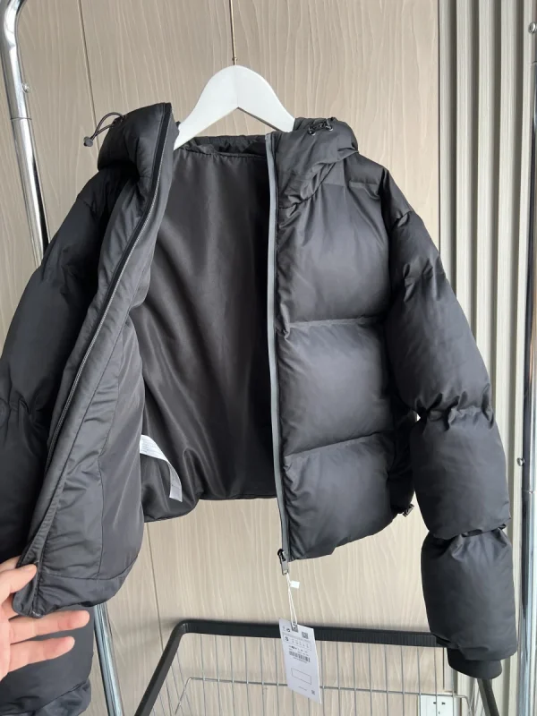 ETJ Autunno/Inverno 2025 Giacca corta da donna in cotone spesso con cappuccio Cappotto sportivo in gomma pressata 4341749 2