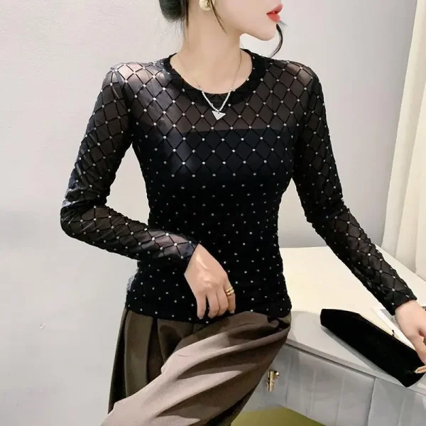 Abbigliamento donna Primavera Autunno Moda coreana Sexy vedere attraverso la maglia con strass T-shirt basic Elegante O collo manica lunga Slim Top 5