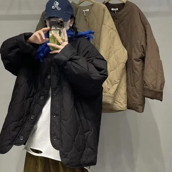 Giacca trapuntata vintage coreana Autunno Inverno Cappotto in cotone caldo Cappotto leggero da donna Manica lunga Design con bottoni Top streetwear 5