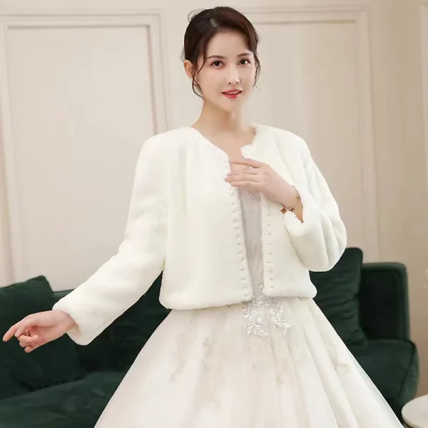Perle invernali Wedding Wraps Bolero Wedding scialli Bridal Shrug Faux Fur Women Bridal Jacket Party Coat 2