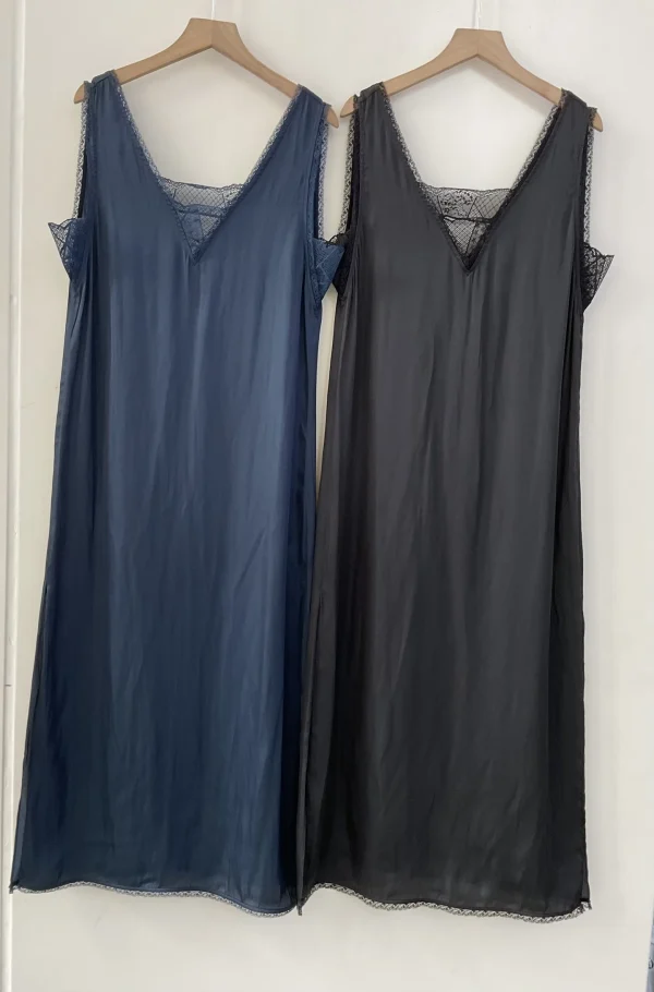 Abito longuette da donna in raso nero 100% viscosa con scollo a V impiombato in pizzo con spacco laterale senza schienale per donna 6