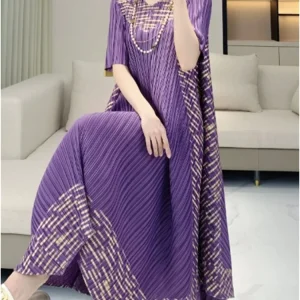 Abito a pieghe stile Miyake per donna 2025 Nuovo stile etnico Hot Gold Scollo a V a maniche corte Elegante gonna a pieghe ampia allentata 1