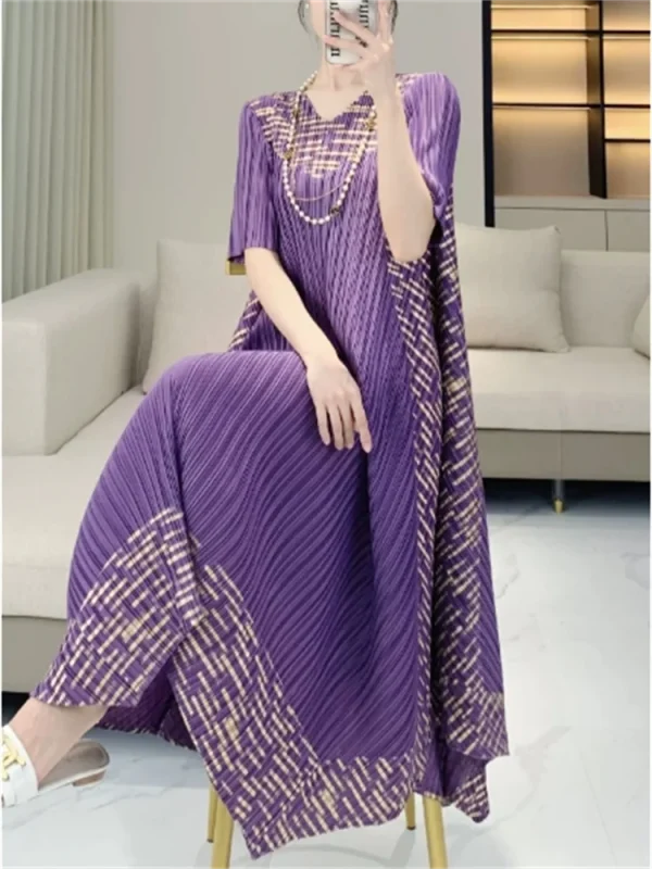 Abito a pieghe stile Miyake per donna 2025 Nuovo stile etnico Hot Gold Scollo a V a maniche corte Elegante gonna a pieghe ampia allentata 1