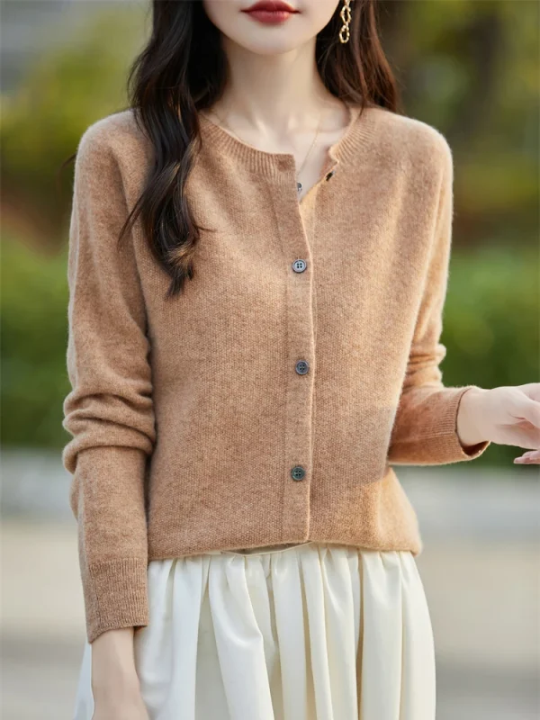 2024 Nozioni di base Autunno Inverno Donna Maglione Vendite Maglieria di lana merino New Fashion Solid Cardigan Classico Abbigliamento a maniche lunghe Top 5