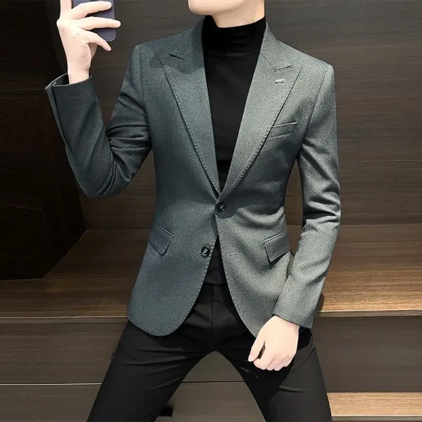Autunno Inverno Moda Colletto rovesciato Manica lunga Tinta unita Pezzi Blazer Abbigliamento da uomo Bottoni coreani Tasche giovani Top 1