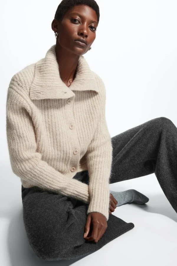 Costume etereo 2025 cos inverno nuovo stile di cardigan lavorato a maglia in misto lana con risvolto abbottonato da donna alla moda e casual 1