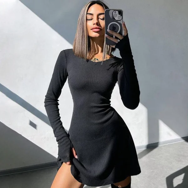 Abiti da donna eleganti e graziosi Autunno Inverno Nuovo abito corto sexy nero Mini abito sottile tinta unita con scollo a V femminile 1