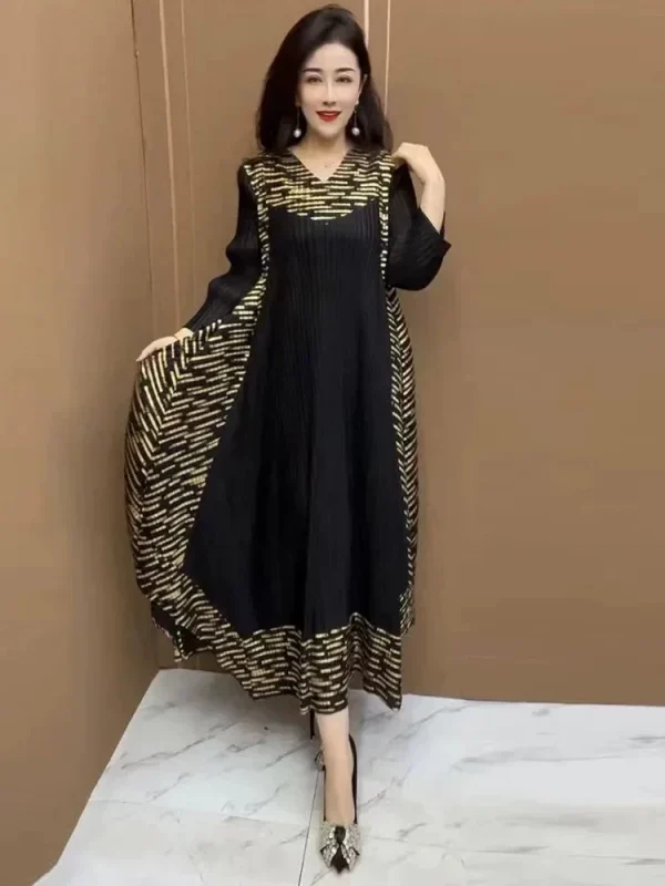 Abito a pieghe stile Miyake per donna 2025 Nuovo stile etnico Hot Gold Scollo a V a maniche corte Elegante gonna a pieghe ampia allentata 5