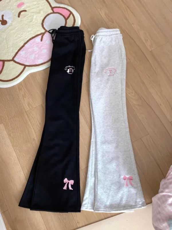 Pantaloni svasati giapponesi da donna a vita alta moda Pantalon femminile Y2k simpatico gatto farfalla ricamo pantaloni slim fit nuovi fondi 1