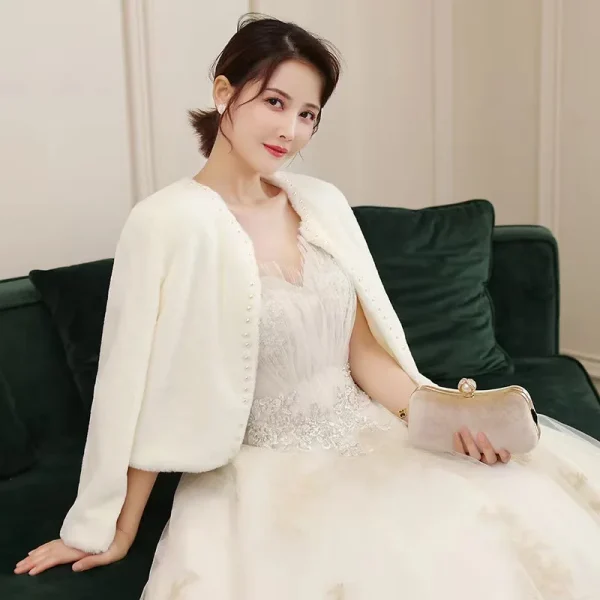 Perle invernali Wedding Wraps Bolero Wedding scialli Bridal Shrug Faux Fur Women Bridal Jacket Party Coat 3