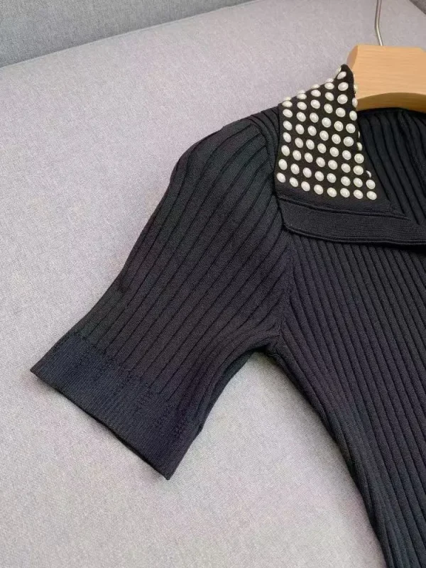 2025 Primavera Estate Nuova Moda Perle Colletto rovesciato Abito in maglia Donna Elegante Scava fuori Elastico Sottile Manica corta Midi Robe 2