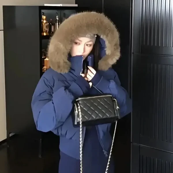 Giacca corta con cappuccio con cerniera bianca con collo in pelliccia semplice da strada alla moda da donna 2025 Giacca casual calda ispessita invernale più velluto 5