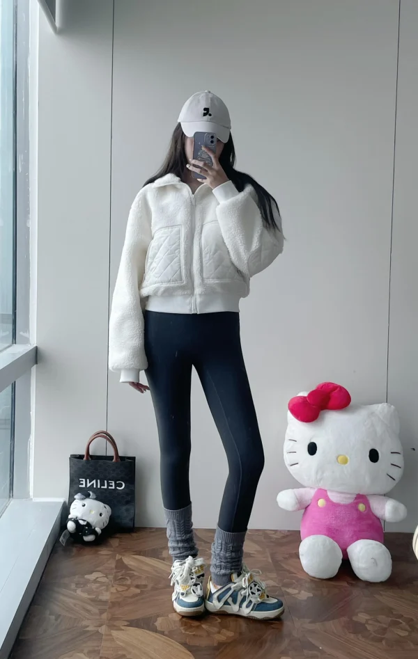Cappotti firmati, giacche da yoga, cappotti di lana e cashmere, colletti rialzati, gilet stile camicia, maglioni a maniche lunghe. 4