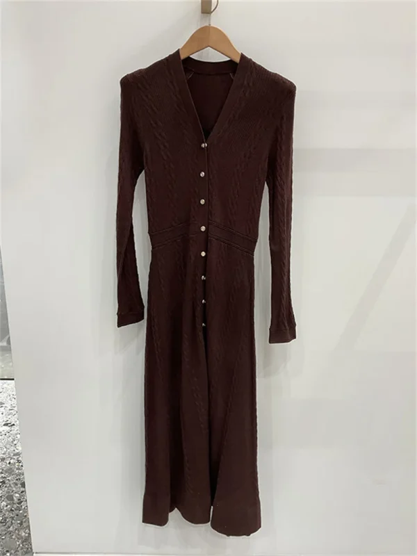 Abito da donna marrone a maniche lunghe a vita alta con scollo a V 2025 Abito monopetto slim lavorato a maglia di media lunghezza autunnale 5